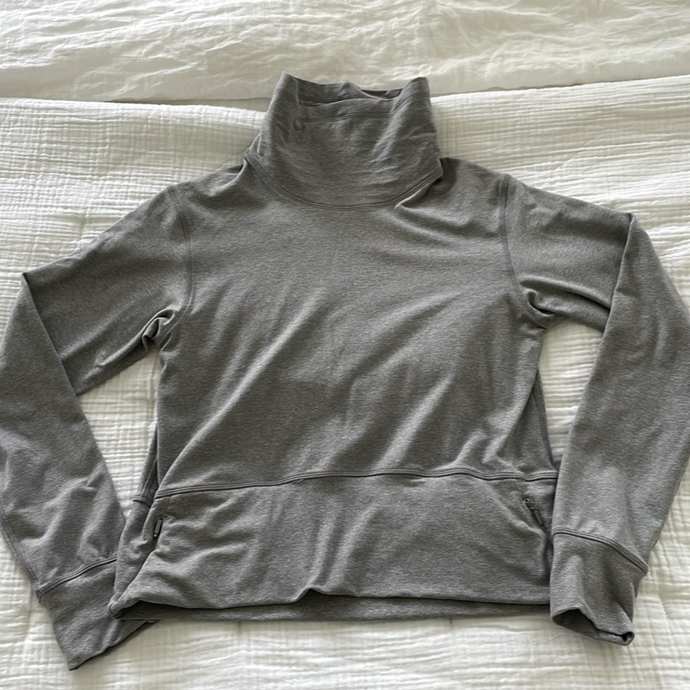 Lululemon Long Sleeve top size 4 gray